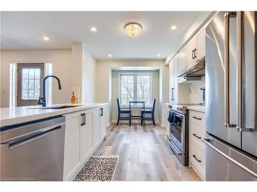 3109 Stornoway Circle, Oakville, ON - Indoor Photo Showing Kitchen With Upgraded Kitchen