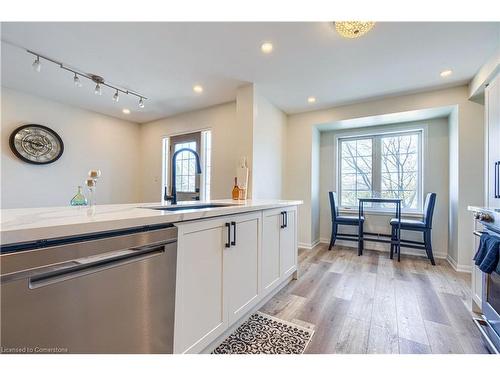 3109 Stornoway Circle, Oakville, ON - Indoor Photo Showing Kitchen