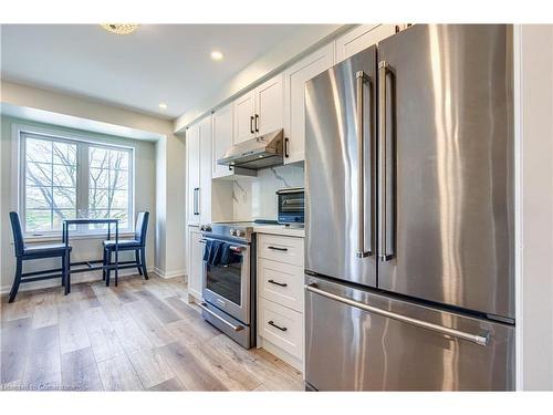 3109 Stornoway Circle, Oakville, ON - Indoor Photo Showing Kitchen