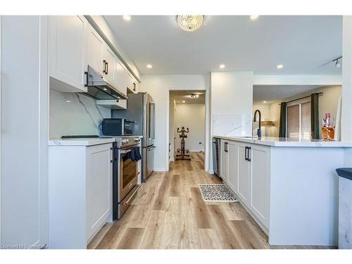 3109 Stornoway Circle, Oakville, ON - Indoor Photo Showing Kitchen