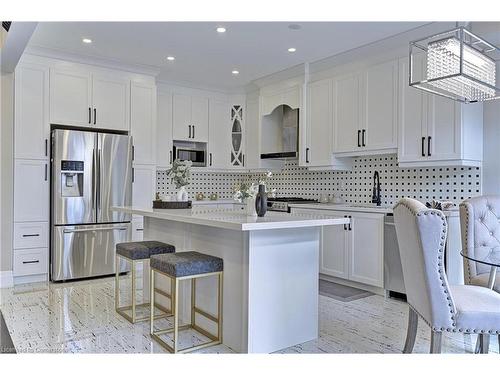 58 Curran Road, Hamilton, ON - Indoor Photo Showing Kitchen With Upgraded Kitchen