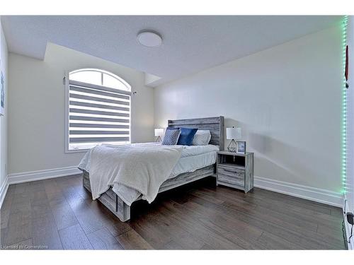 58 Curran Road, Hamilton, ON - Indoor Photo Showing Bedroom