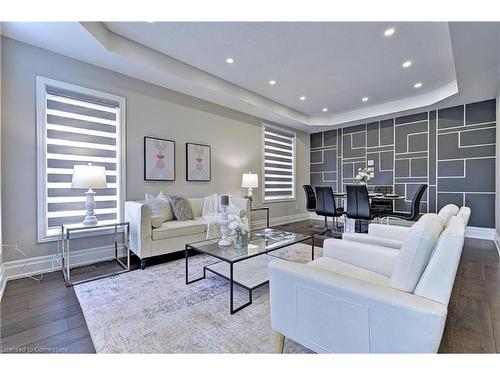 58 Curran Road, Hamilton, ON - Indoor Photo Showing Living Room