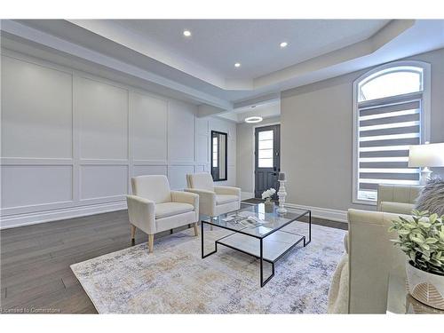 58 Curran Road, Hamilton, ON - Indoor Photo Showing Living Room