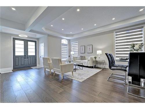 58 Curran Road, Hamilton, ON - Indoor Photo Showing Living Room