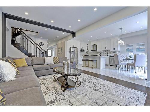 58 Curran Road, Hamilton, ON - Indoor Photo Showing Living Room