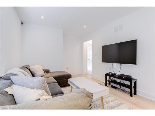 61 Wheatfield Road, Barrie, ON - Indoor Photo Showing Living Room