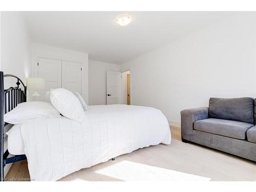 61 Wheatfield Road, Barrie, ON - Indoor Photo Showing Bedroom