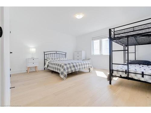 61 Wheatfield Road, Barrie, ON - Indoor Photo Showing Bedroom