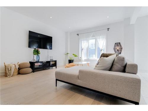 61 Wheatfield Road, Barrie, ON - Indoor Photo Showing Living Room