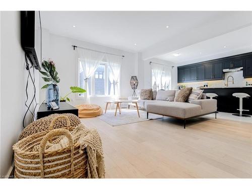 61 Wheatfield Road, Barrie, ON - Indoor Photo Showing Living Room