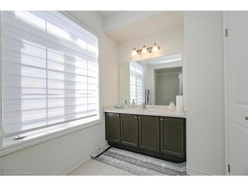 15 Hitchman Street, Paris, ON - Indoor Photo Showing Bathroom