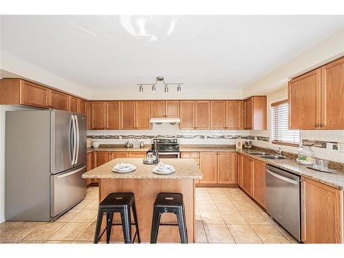 791 Candlestick Circle, Mississauga, ON - Indoor Photo Showing Kitchen With Stainless Steel Kitchen With Double Sink