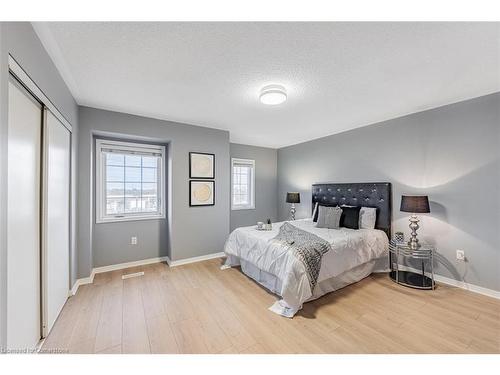 791 Candlestick Circle, Mississauga, ON - Indoor Photo Showing Bedroom