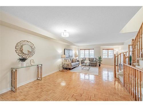 791 Candlestick Circle, Mississauga, ON - Indoor Photo Showing Other Room