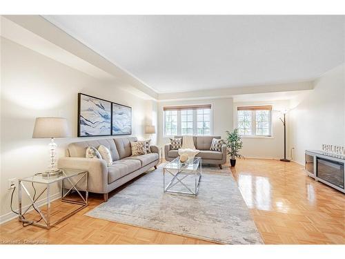 791 Candlestick Circle, Mississauga, ON - Indoor Photo Showing Living Room