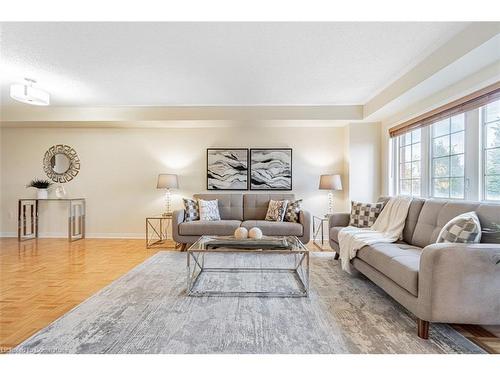 791 Candlestick Circle, Mississauga, ON - Indoor Photo Showing Living Room