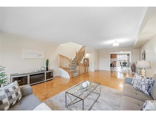 791 Candlestick Circle, Mississauga, ON - Indoor Photo Showing Living Room