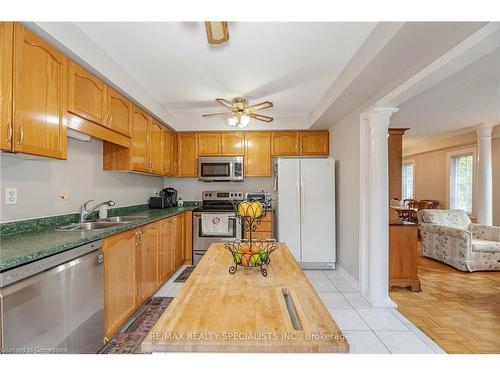 5916 Bermuda Drive, Mississauga, ON - Indoor Photo Showing Kitchen With Double Sink