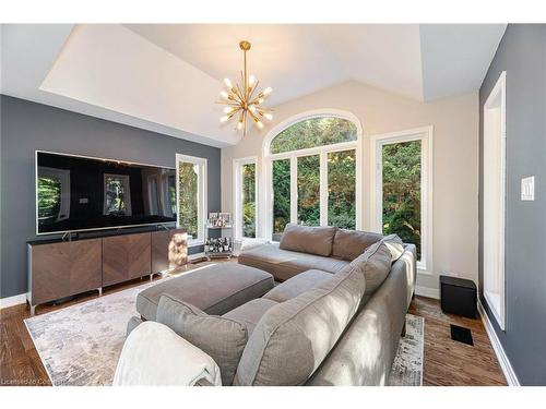 7521 Keenansville Road, Tottenham, ON - Indoor Photo Showing Living Room