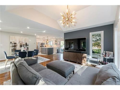 7521 Keenansville Road, Tottenham, ON - Indoor Photo Showing Living Room