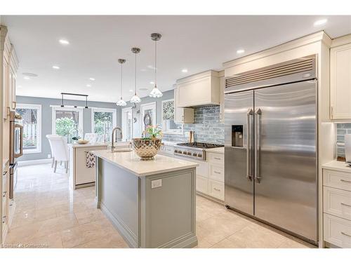 2476 Hargood Place, Mississauga, ON - Indoor Photo Showing Kitchen With Upgraded Kitchen