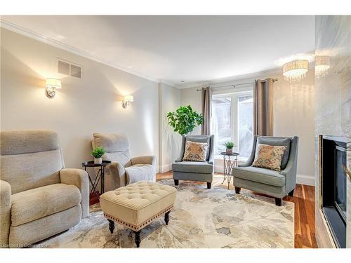 2476 Hargood Place, Mississauga, ON - Indoor Photo Showing Living Room