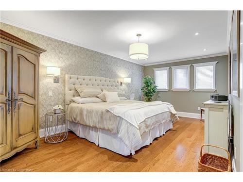 2476 Hargood Place, Mississauga, ON - Indoor Photo Showing Bedroom