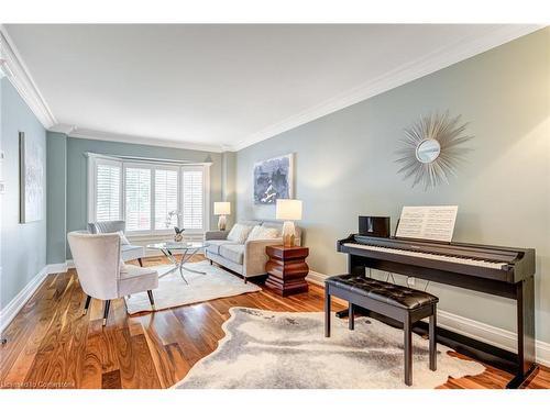 2476 Hargood Place, Mississauga, ON - Indoor Photo Showing Living Room