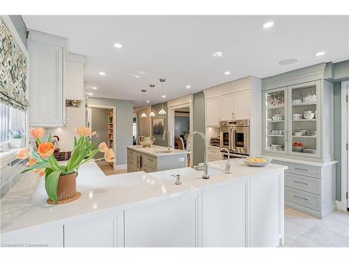 2476 Hargood Place, Mississauga, ON - Indoor Photo Showing Kitchen With Upgraded Kitchen