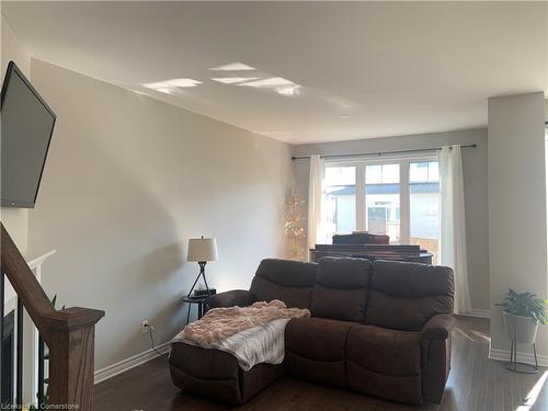 1502 Scarlet Street, Kingston, ON - Indoor Photo Showing Living Room