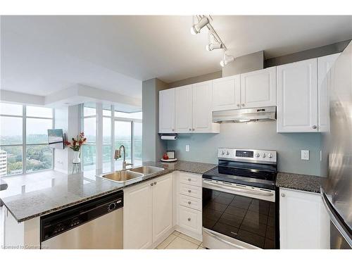 1710-9 George Street N, Brampton, ON - Indoor Photo Showing Kitchen With Stainless Steel Kitchen With Double Sink