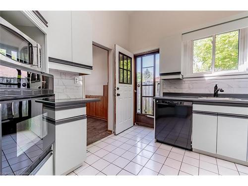 8362 Parkway Drive, Niagara Falls, ON - Indoor Photo Showing Kitchen