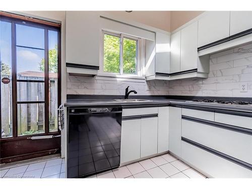 8362 Parkway Drive, Niagara Falls, ON - Indoor Photo Showing Kitchen