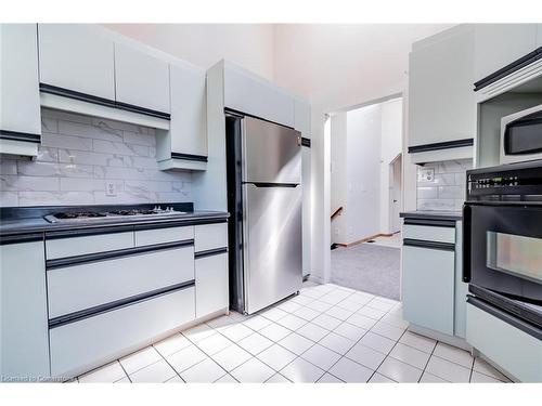 8362 Parkway Drive, Niagara Falls, ON - Indoor Photo Showing Kitchen