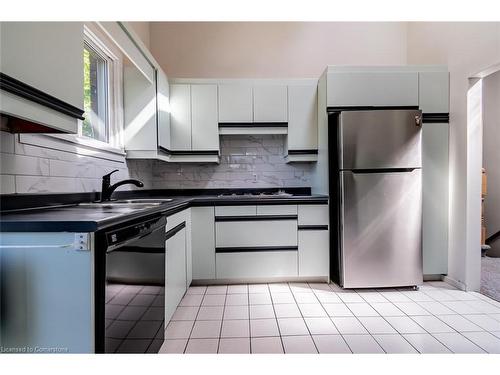 8362 Parkway Drive, Niagara Falls, ON - Indoor Photo Showing Kitchen