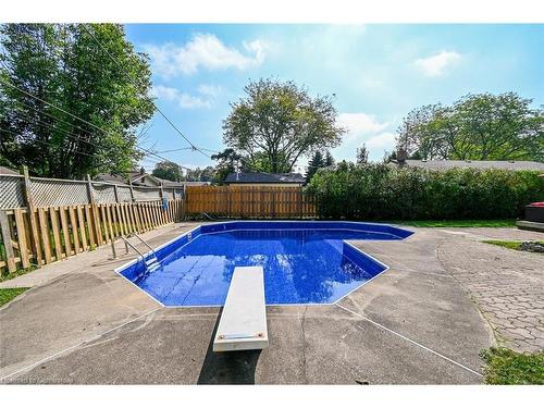 8362 Parkway Drive, Niagara Falls, ON - Outdoor With In Ground Pool With Backyard