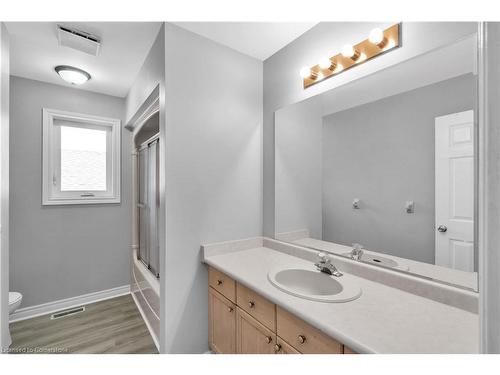 170 Martinet Avenue, London, ON - Indoor Photo Showing Bathroom