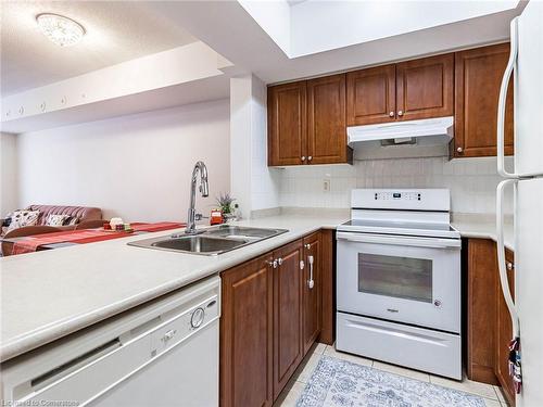 2079-3045 Finch Avenue W, North York, ON - Indoor Photo Showing Kitchen With Double Sink