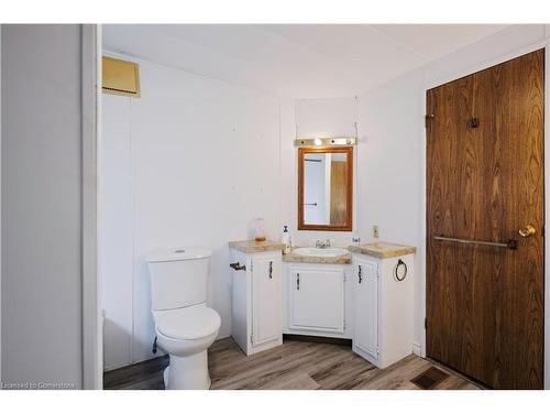 282329 Concession Rd 4 5 Road, Grand Valley, ON - Indoor Photo Showing Bathroom