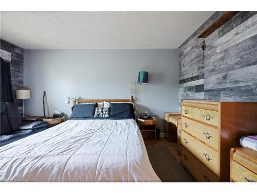 6 Robert Lane, Georgetown, ON - Indoor Photo Showing Bedroom