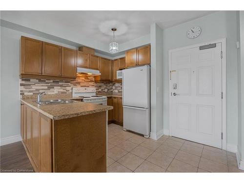 313-91 Raglan Street, Collingwood, ON - Indoor Photo Showing Kitchen With Double Sink