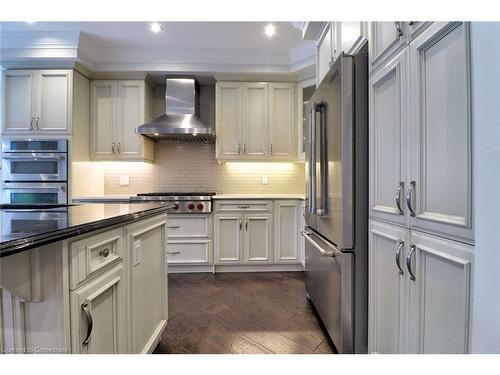 173 Sixteen Mile Drive, Oakville, ON - Indoor Photo Showing Kitchen With Upgraded Kitchen