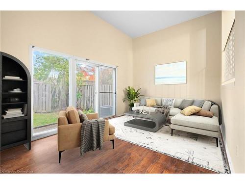 52-11 Harrisford Street, Hamilton, ON - Indoor Photo Showing Living Room