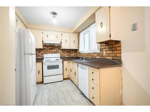 52-11 Harrisford Street, Hamilton, ON - Indoor Photo Showing Kitchen With Double Sink