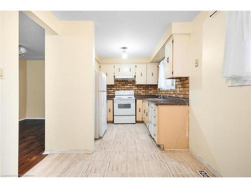 52-11 Harrisford Street, Hamilton, ON - Indoor Photo Showing Kitchen