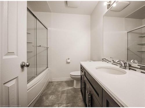 F2-70 Willowrun Drive, Kitchener, ON - Indoor Photo Showing Bathroom