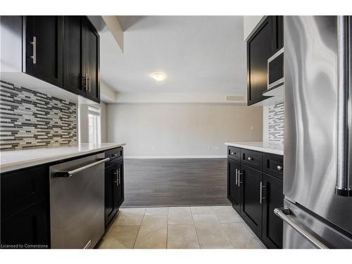 F2-70 Willowrun Drive, Kitchener, ON - Indoor Photo Showing Kitchen