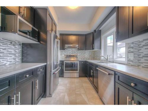 F2-70 Willowrun Drive, Kitchener, ON - Indoor Photo Showing Kitchen With Upgraded Kitchen