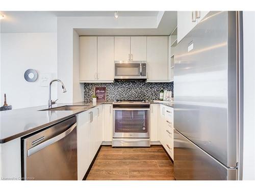 Ph07-4633 Glen Erin Drive, Mississauga, ON - Indoor Photo Showing Kitchen With Upgraded Kitchen